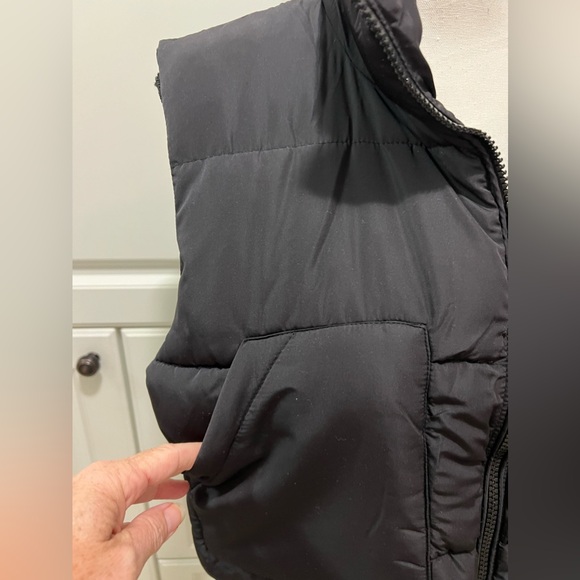 NWT Easel Cropped Puffer Vest Size M - Picture 7 of 13